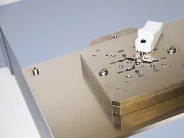 Balunless Fixture Head